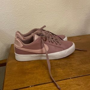womens nike sneakers